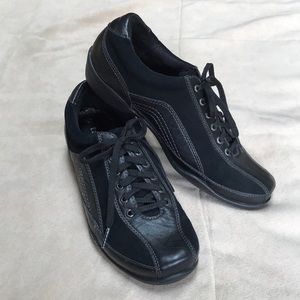 Taos black Steady sneakers. Soooo cute and comfy!!